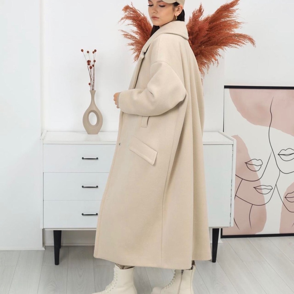 Zara oversized cream coat with asymmetrical pockets - Picture 3 of 13